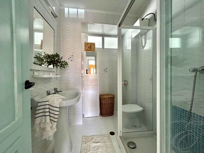 Image No.14-5 Bed Property for sale