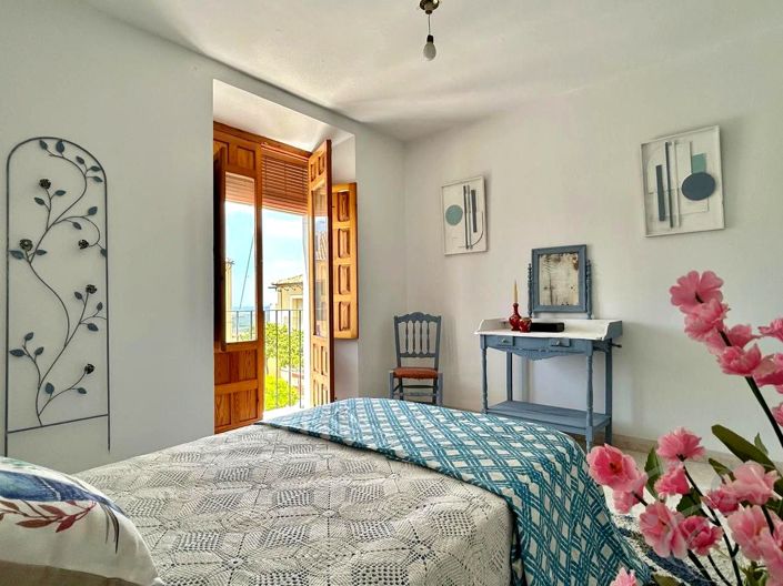 Image No.3-5 Bed Property for sale