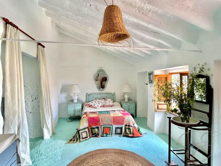 Image No.10-5 Bed Property for sale