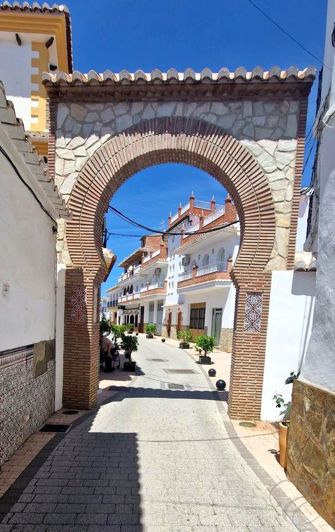 Image No.20-3 Bed Property for sale