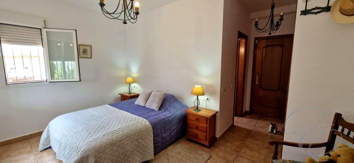 Image No.15-4 Bed Property for sale