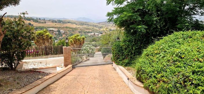 Image No.16-4 Bed Property for sale