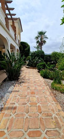 Image No.20-4 Bed Property for sale