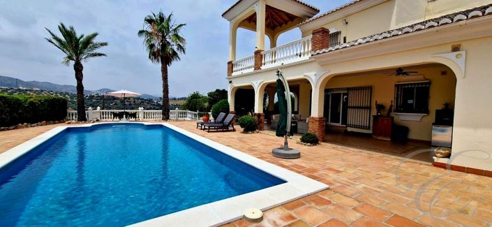 Image No.4-4 Bed Property for sale