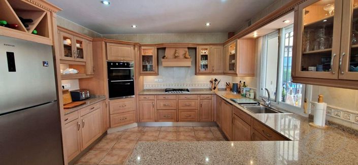 Image No.7-4 Bed Property for sale