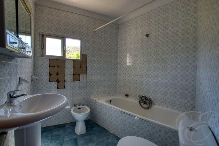 Image No.10-2 Bed Property for sale