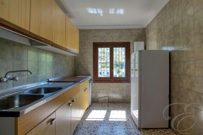 Image No.11-2 Bed Property for sale