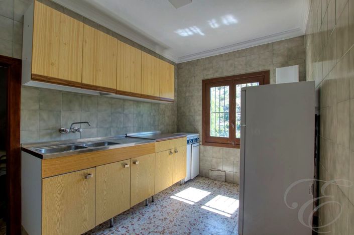 Image No.12-2 Bed Property for sale