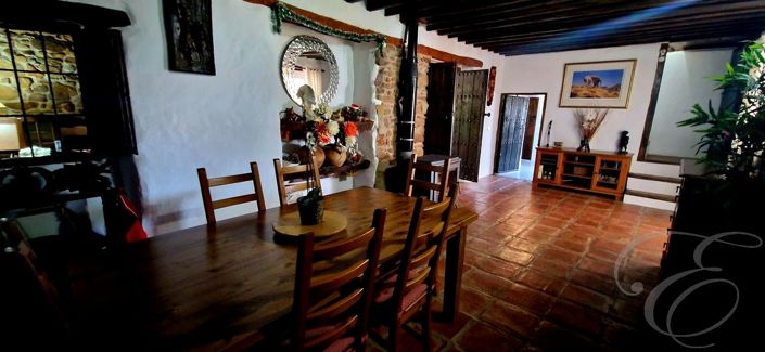 Image No.10-7 Bed Property for sale