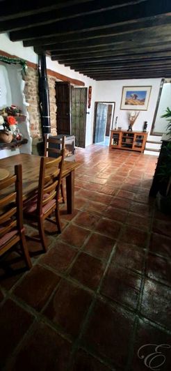 Image No.15-7 Bed Property for sale