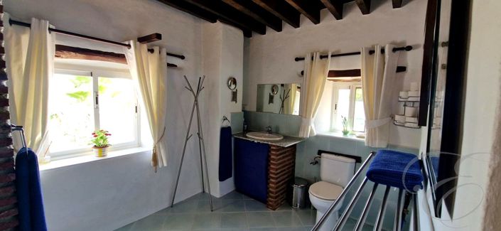 Image No.8-7 Bed Property for sale