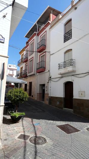 Image No.1-5 Bed Property for sale