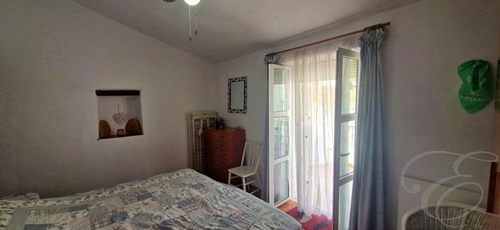 Image No.12-3 Bed Property for sale