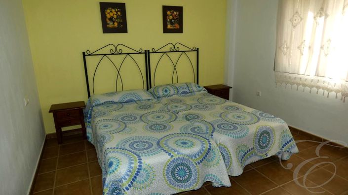 Image No.11-6 Bed Property for sale