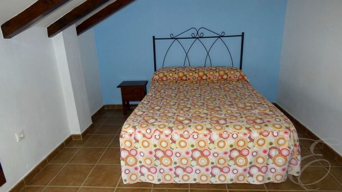 Image No.14-6 Bed Property for sale