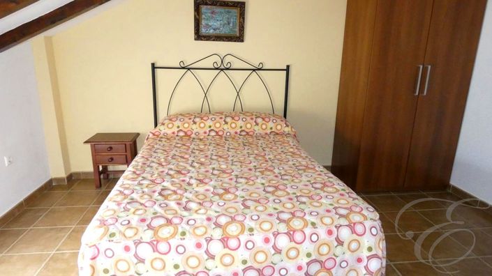 Image No.18-6 Bed Property for sale