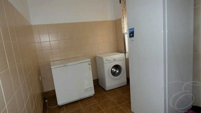 Image No.9-6 Bed Property for sale