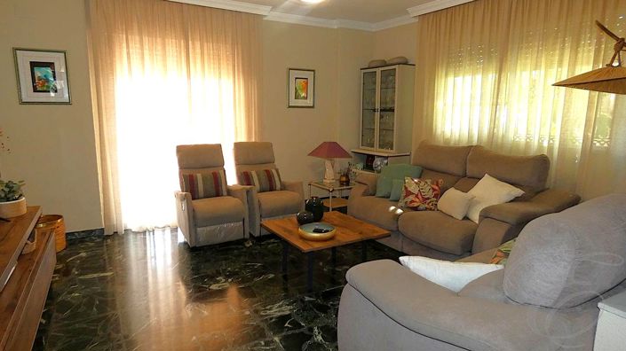 Image No.9-5 Bed Property for sale