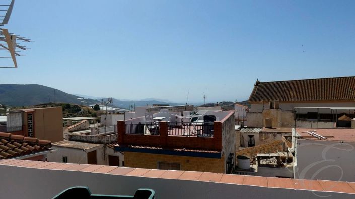 Image No.2-2 Bed Property for sale