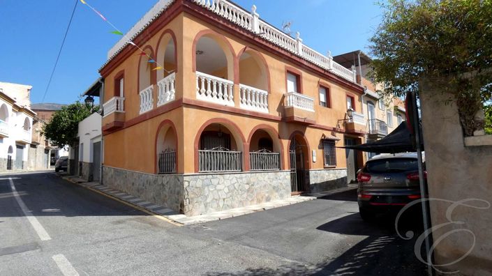 Image No.1-6 Bed Property for sale