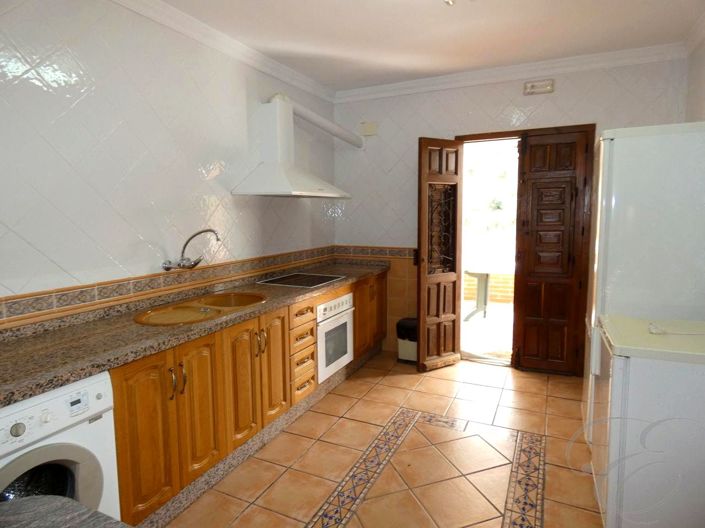 Image No.11-10 Bed Property for sale