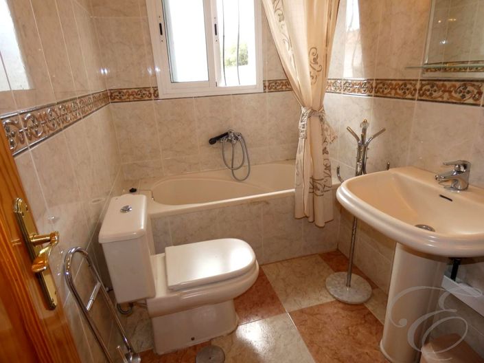 Image No.17-10 Bed Property for sale