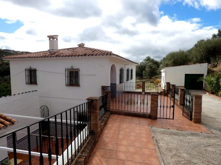 Image No.18-10 Bed Property for sale