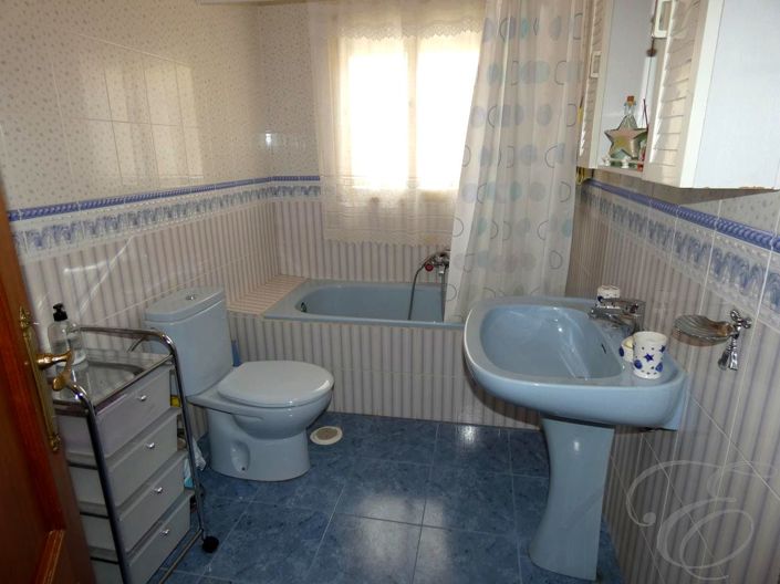 Image No.27-10 Bed Property for sale