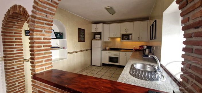 Image No.14-4 Bed Property for sale