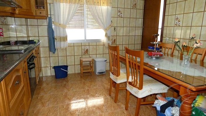 Image No.5-6 Bed Property for sale