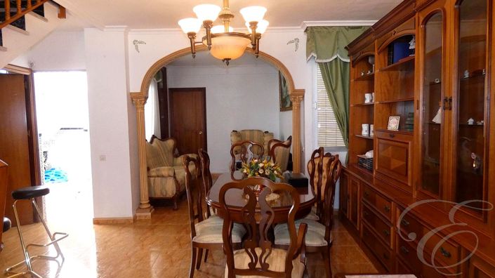 Image No.6-6 Bed Property for sale