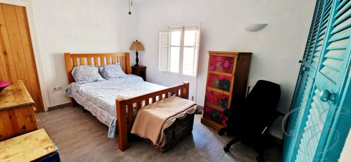 Image No.6-4 Bed Property for sale