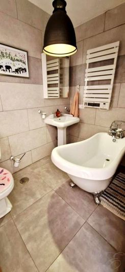 Image No.8-4 Bed Property for sale