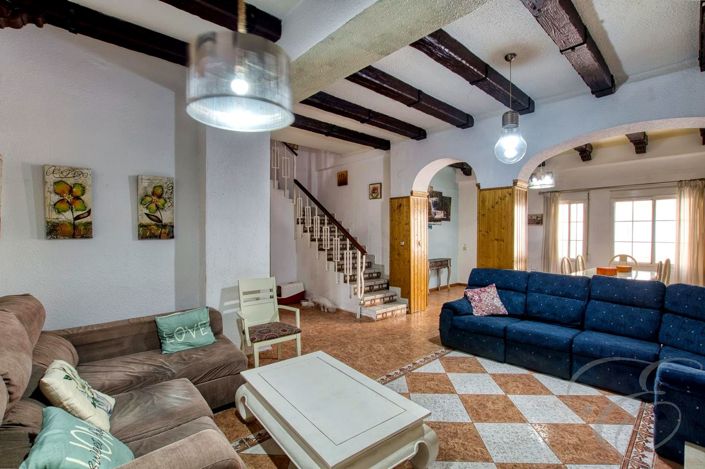 Image No.1-5 Bed Property for sale