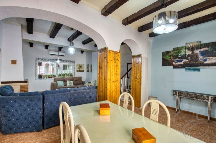 Image No.8-5 Bed Property for sale