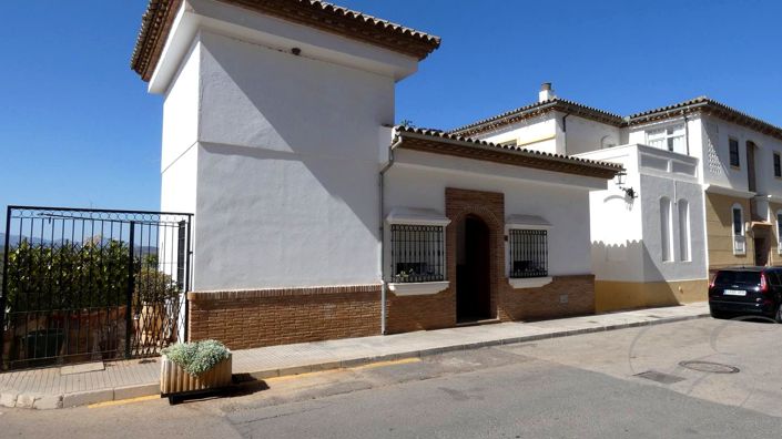 Image No.14-3 Bed Property for sale