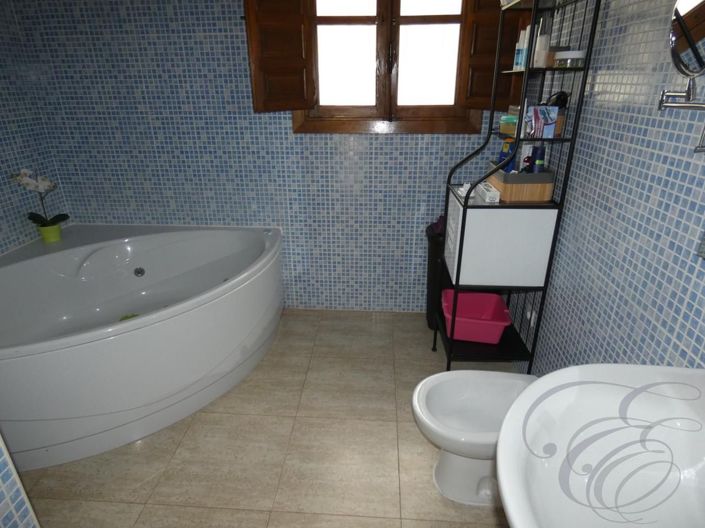 Image No.13-4 Bed Property for sale