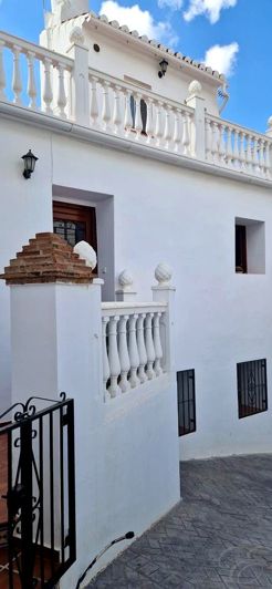 Image No.13-2 Bed Property for sale