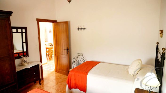 Image No.12-2 Bed Property for sale