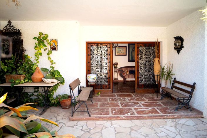 Image No.22-8 Bed Property for sale