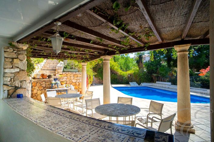 Image No.3-8 Bed Property for sale