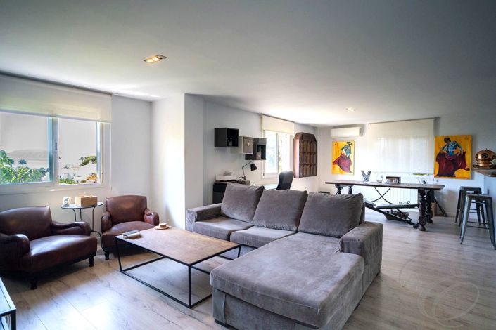 Image No.30-8 Bed Property for sale