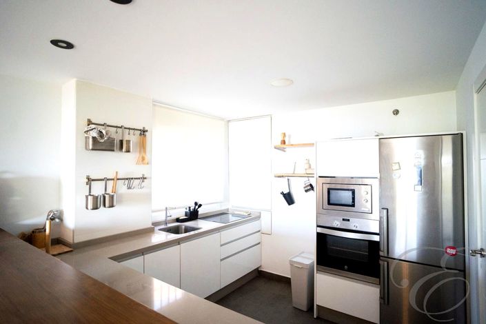 Image No.31-8 Bed Property for sale