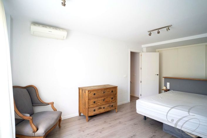 Image No.34-8 Bed Property for sale