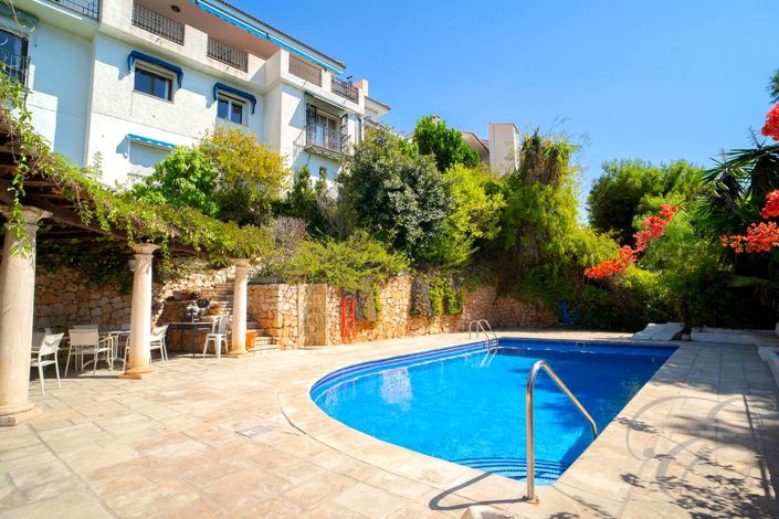 Image No.36-8 Bed Property for sale