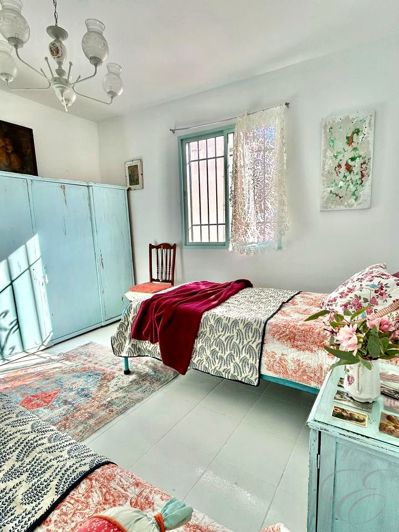 Image No.10-3 Bed Property for sale