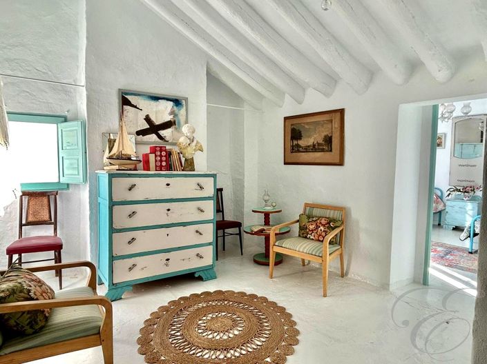 Image No.11-3 Bed Property for sale