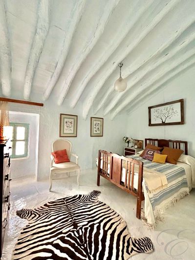 Image No.13-3 Bed Property for sale