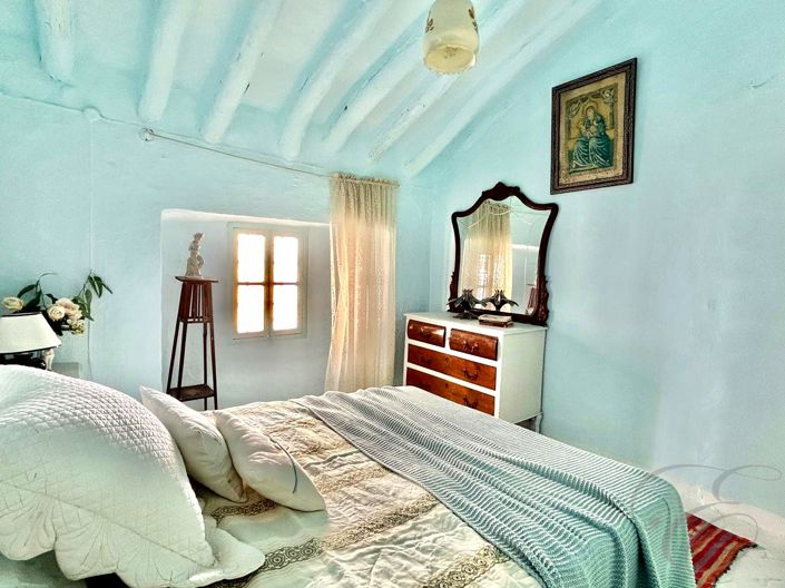 Image No.15-3 Bed Property for sale