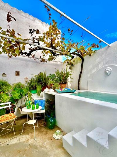 Image No.17-3 Bed Property for sale